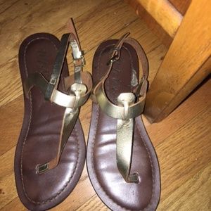 EUC Matisse Leather Gold Metallic Thong Size 6 Sandals